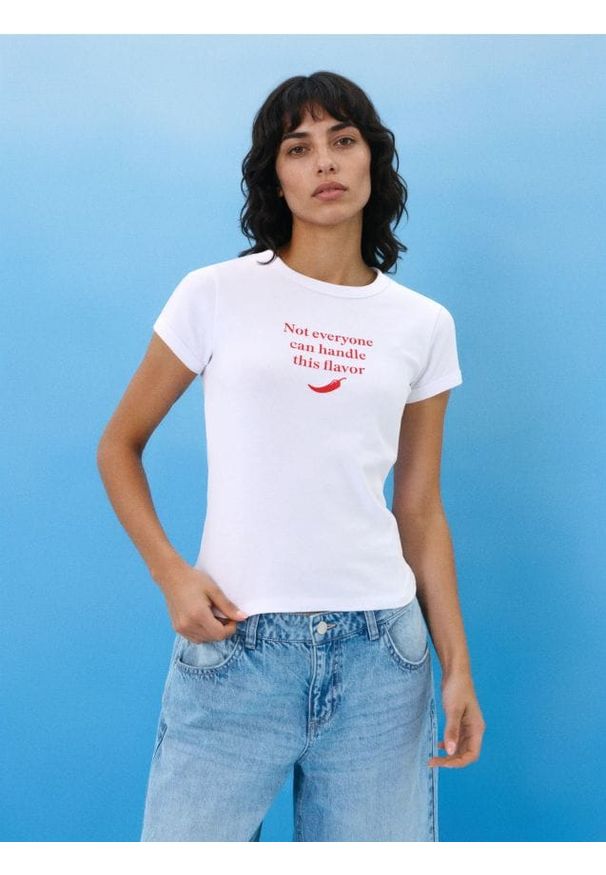 Sinsay - Bawełniana koszulka z napisem - biały. Kolor: biały. Materiał: bawełna. Wzór: napisy