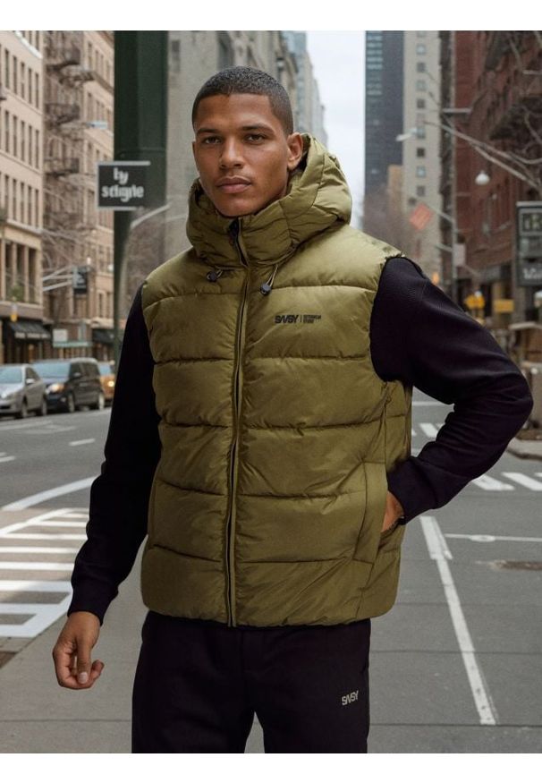 Sinsay - Pikowana kamizelka puffer z kapturem - zielony. Typ kołnierza: kaptur. Kolor: zielony