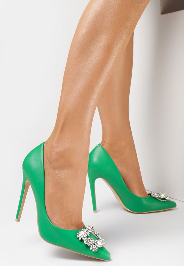 Born2be - Zielone Szpilki Typhime. Nosek buta: szpiczasty. Kolor: zielony. Szerokość cholewki: normalna. Wzór: aplikacja, gładki. Obcas: na szpilce. Styl: klasyczny, elegancki, glamour