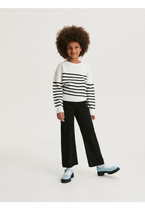 Reserved - Sweter w paski - wielobarwny. Materiał: dzianina. Wzór: paski