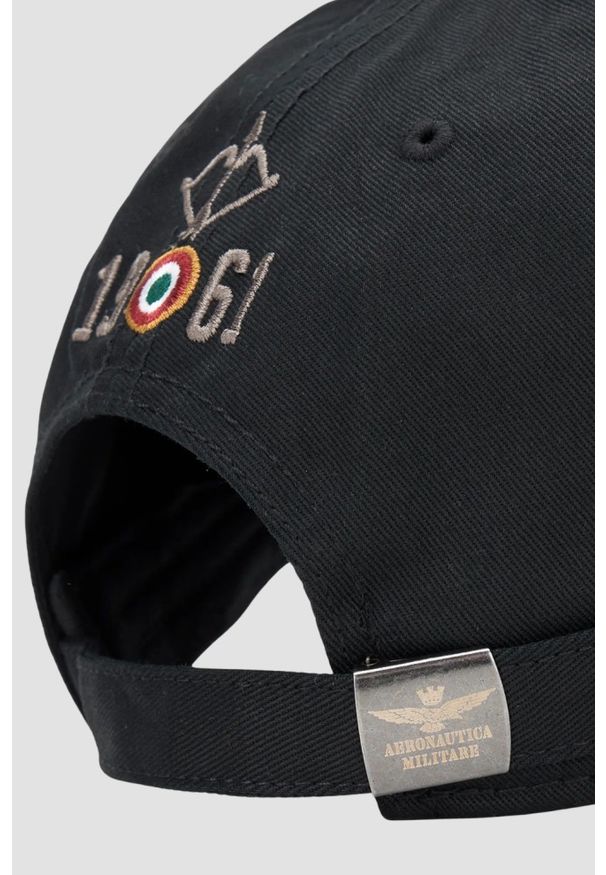 Aeronautica Militare - AERONAUTICA MILITARE Czarna męska czapka z daszkiem. Kolor: czarny. Styl: elegancki, sportowy, casual