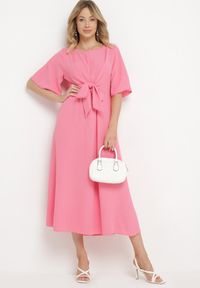Born2be - Różowa Sukienka Maxi z Ozdobnym Wiązaniem i Gumką w Talii Myrcella. Kolor: różowy. Długość: maxi #3