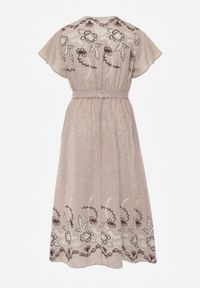 Born2be - Beżowa Kopertowa Sukienka z Wiskozy Zdobiona Haftem i Wiązanym Paskiem Tasenea. Okazja: na co dzień. Kolekcja: plus size. Kolor: beżowy. Materiał: wiskoza. Wzór: aplikacja, haft. Sezon: lato. Typ sukienki: kopertowe. Styl: elegancki, casual, boho #5