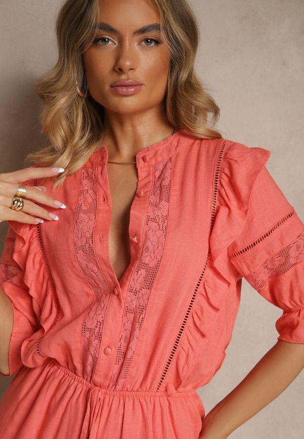 Renee - Pomarańczowy Wiskozowy Kombinezon z Lnem w Rustykalnym Stylu z Koronką i Falbanami Linulia. Okazja: na co dzień. Kolor: pomarańczowy. Materiał: koronka, wiskoza, len. Wzór: koronka. Sezon: lato. Styl: elegancki, casual