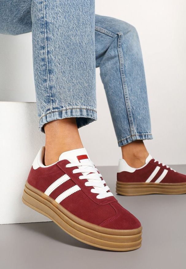 Born2be - Bordowe Sneakersy na Platformie z Minimalistycznymi Przeszyciami Teritha. Zapięcie: sznurówki. Kolor: czerwony. Materiał: jeans. Wzór: aplikacja. Obcas: na platformie