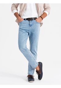 Ombre Clothing - Marmurkowe męskie spodnie jeansowe CARROT FIT – jasnoniebieskie V1. Kolor: niebieski. Materiał: jeans. Styl: klasyczny, retro #1