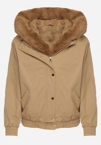 Born2be - Ciemnobeżowa Kurtka Bomberka z Futrzanym Obszyciem i Kapturem Rannasa. Okazja: na co dzień. Kolor: beżowy. Materiał: futro. Styl: casual #5