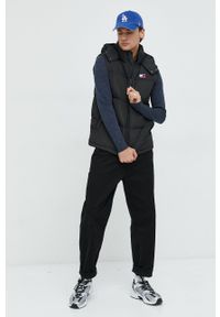 Tommy Jeans bezrękawnik puchowy męski kolor czarny zimowy. Okazja: na co dzień. Kolor: czarny. Materiał: puch. Długość rękawa: bez rękawów. Sezon: zima. Styl: casual #4