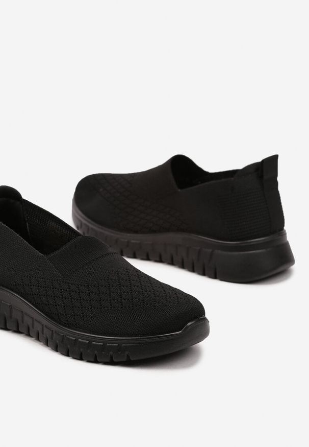 Born2be - Czarne Buty Sportowe z Elastyczną Cholewką i Tłoczeniem Fenorielis. Okazja: na co dzień. Kolor: czarny. Materiał: jeans. Szerokość cholewki: normalna