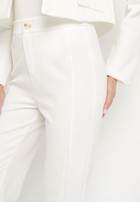 Born2be - Białe Eleganckie Spodnie z Wiskozą i Wysokim Stanem Tatilira. Okazja: na co dzień. Stan: podwyższony. Kolor: biały. Materiał: wiskoza. Styl: elegancki #6