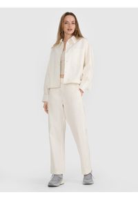 4f - 4F Spodnie casual damskie - białe S. Okazja: na co dzień. Kolor: biały. Materiał: tkanina, bawełna, materiał. Styl: casual #1