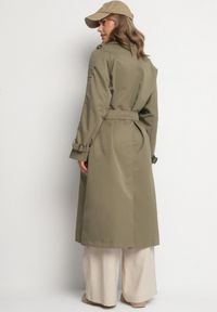 Born2be - Zielony Dwurzędowy Płaszcz Trencz o Oversizowym Kroju z Paskiem Inathara. Okazja: na spacer, na co dzień, do pracy. Kolor: zielony. Materiał: jeans. Wzór: aplikacja. Styl: casual, klasyczny #4