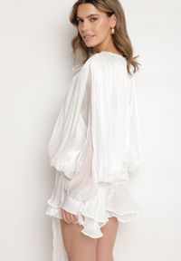 Born2be - Biała Sukienka o Bufiastym Kroju z Falbanami Trenem i Wiązaniem Lunalina. Kolor: biały. Styl: klasyczny, elegancki #4