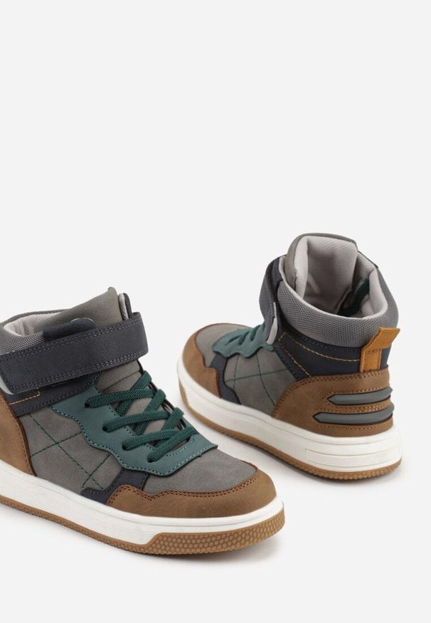 Born2be - Ciemnobeżowe Botki Vices w Stylu Sneakersów Ozdobione Przeszyciami Fianesa. Okazja: na co dzień, na spacer. Zapięcie: rzepy. Kolor: beżowy. Materiał: jeans. Wzór: aplikacja. Styl: casual