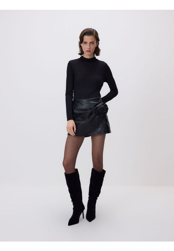 Reserved - Spódnico-szorty z imitacji skóry - czarny. Kolor: czarny. Materiał: skóra