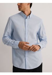Reserved - Koszula regular z lnem - jasnoniebieski. Kolor: niebieski. Materiał: len #1