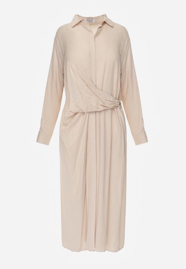 Renee - Beżowa Koszulowa Sukienka z Wiskozy z Asymetrycznym Drapowaniem i Guzikiem Hetasa. Okazja: na co dzień. Kolor: beżowy. Materiał: wiskoza. Długość rękawa: długi rękaw. Typ sukienki: koszulowe, asymetryczne. Styl: casual, elegancki