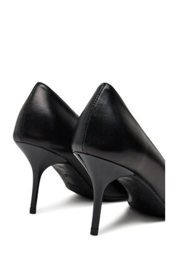 Love Moschino - LOVE MOSCHINO Szpilki JA10527G0LIA0000 Czarny. Kolor: czarny. Materiał: skóra. Obcas: na szpilce