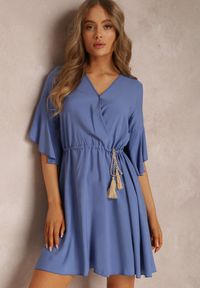 Renee - Niebieska Sukienka Hypsilea. Kolor: niebieski. Materiał: tkanina, wiskoza. Wzór: gładki. Typ sukienki: kopertowe. Długość: mini