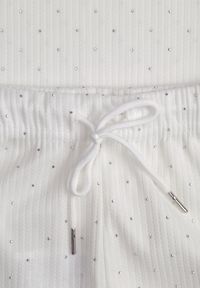 Renee - Biały Oversizowy Komplet Zdobiony Cyrkoniami T-shirt i Spodnie Arnateia. Kolor: biały. Wzór: aplikacja #6