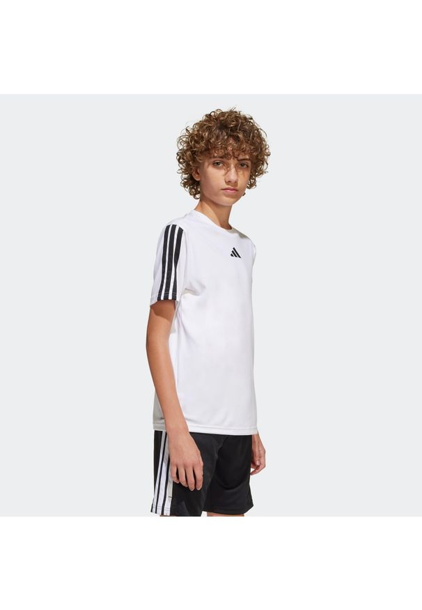 Adidas - Koszulka dziecięca ADIDAS. Kolor: biały. Materiał: materiał. Sport: fitness