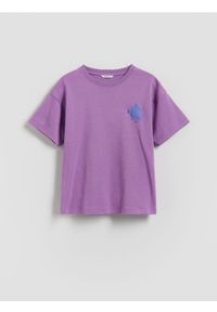 Reserved - T-shirt z nadrukiem na plecach - lawendowy. Kolor: fioletowy. Materiał: bawełna. Wzór: nadruk #1