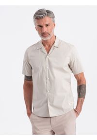 Ombre Clothing - Męska koszula z krótkim rękawem i kubańskim kołnierzem - kremowa V7. Okazja: na co dzień. Kolor: kremowy. Materiał: tkanina, bawełna. Długość rękawa: krótki rękaw. Długość: krótkie. Wzór: gładki, jednolity. Sezon: lato. Styl: klasyczny, casual