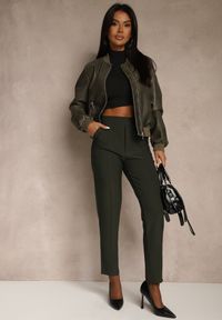 Renee - Ciemnozielone Spodnie z Kantem i Imitacją Kieszeni Rearie. Okazja: na co dzień. Kolekcja: plus size. Kolor: zielony. Styl: casual, elegancki
