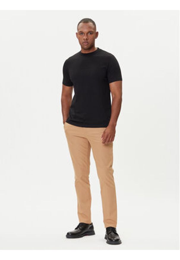 Karl Lagerfeld - KARL LAGERFELD T-Shirt 755036 554225 Czarny Regular Fit. Typ kołnierza: dekolt w karo. Kolor: czarny. Materiał: bawełna