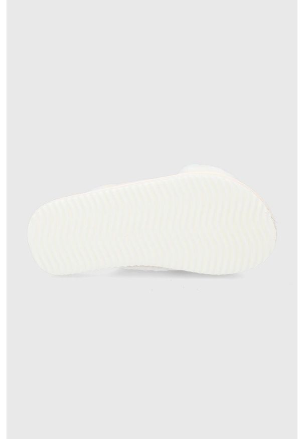 Flip*Flop Kapcie. Kolor: beżowy. Materiał: materiał. Wzór: gładki