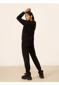 outhorn - Bluza nierozpinana bez kaptura damska. Okazja: na co dzień. Typ kołnierza: bez kaptura. Materiał: dzianina, bawełna, poliester. Styl: casual #9