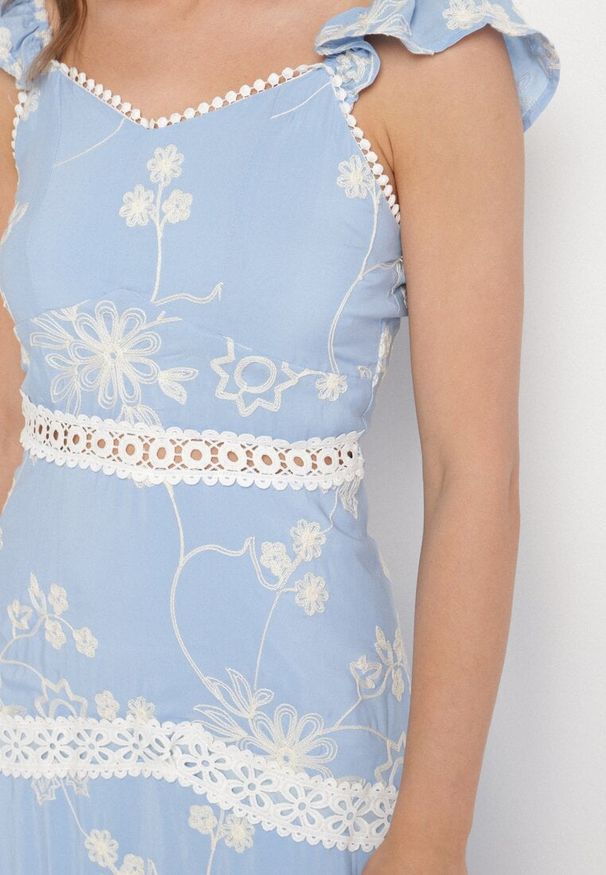 Born2be - Niebieska Wiskozowa Sukienka Ozdobiona Haftami i Falbankami Lumionea. Typ kołnierza: kołnierz z falbankami. Kolor: niebieski. Materiał: wiskoza. Wzór: haft, aplikacja. Styl: elegancki