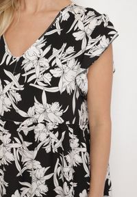 Born2be - Czarna Bawełniana Sukienka o Rozkloszowanym Kroju w Kwiaty Libella. Okazja: do pracy, na co dzień. Kolor: czarny. Materiał: bawełna. Wzór: kwiaty. Typ sukienki: proste, rozkloszowane. Styl: elegancki, casual #6