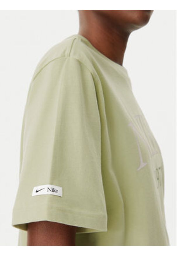 Nike T-Shirt FQ6600 Zielony Loose Fit. Kolor: zielony. Materiał: bawełna