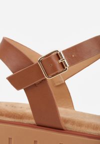 Born2be - Jasnobrązowe Minimalistyczne Sandały VICES na Płaskiej Podeszwie z Bieżnikiem Tailisha. Okazja: na spacer. Zapięcie: pasek. Kolor: brązowy. Materiał: jeans, len. Sezon: lato. Obcas: na płaskiej podeszwie #7