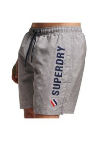 Superdry - Spodenki kąpielowe męskie SUPERDRY CODE APLLQUE 19INCH. Kolor: szary. Materiał: poliester. Styl: sportowy