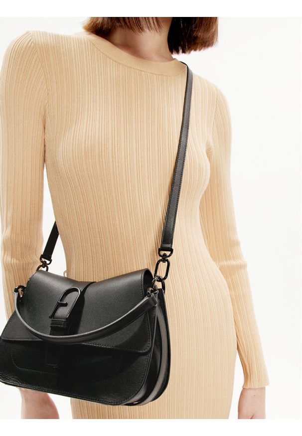 Furla Torebka Flow WB00996-BX2045-O6000-1020 Czarny. Kolor: czarny. Materiał: skórzane