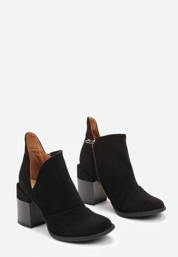 Renee - Czarne Botki na Geometrycznym Słupku i Wycięciem na Cholewce Zefiga. Okazja: na co dzień. Wysokość cholewki: za kostkę. Kolor: czarny. Materiał: jeans. Szerokość cholewki: normalna. Wzór: geometria. Obcas: na słupku. Styl: casual, boho, wizytowy