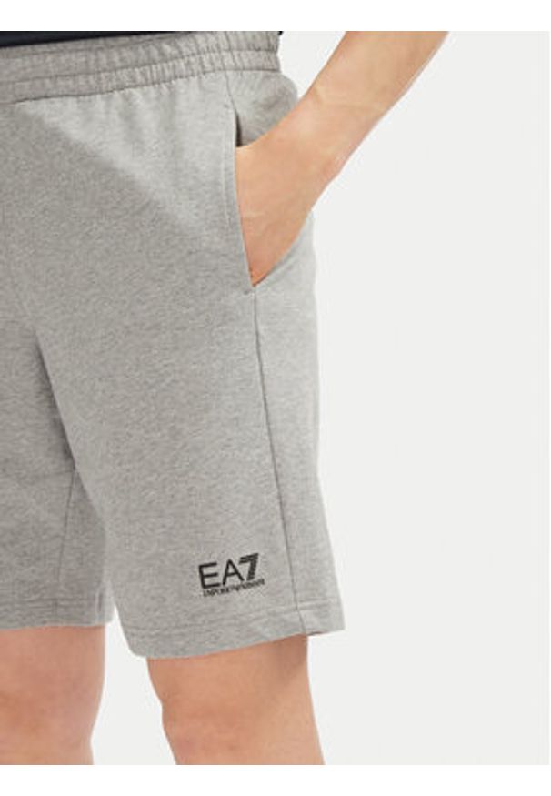EA7 Emporio Armani Szorty sportowe 8NPS65 PJVRZ 3905 Szary. Kolor: szary. Materiał: bawełna. Styl: sportowy