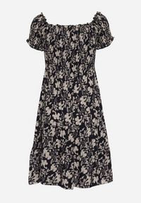 Born2be - Granatowa Bawełniana Sukienka z Dekoltem Typu Hiszpanka i Lekką Falbanką Hannesia. Okazja: na co dzień. Typ kołnierza: dekolt hiszpanka. Kolor: niebieski. Materiał: bawełna. Sezon: wiosna, lato. Styl: elegancki, casual. Długość: mini #3