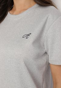 Born2be - Jasnoszary T-shirt o Klasycznym Kroju z Ozdobnym Haftem Galerrena. Okazja: na co dzień, na spotkanie biznesowe, do pracy. Kolor: szary. Materiał: jeans. Wzór: haft. Styl: klasyczny