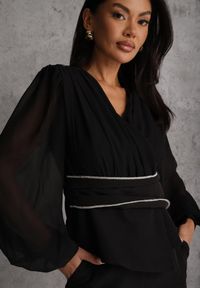 Renee - Czarna Bluzka VICES w Kopertowym Stylu z Luźnymi Transparentnymi Rękawami i Dekoltem V Inge. Okazja: na co dzień, na komunię. Kolor: czarny. Materiał: jeans. Styl: casual, elegancki #2