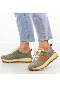 Khaki skórzane półbuty damskie Filippo Dp6743/25. Okazja: na co dzień. Kolor: brązowy. Materiał: skóra, nubuk. Sezon: lato, jesień, wiosna. Obcas: na platformie