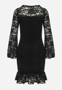 Renee - Czarna Sukienka z Koronki z Wiskozą z Falbanami u Dołu i przy Rękawach Neapia. Okazja: na randkę, na wesele, na ślub cywilny. Kolor: czarny. Materiał: wiskoza, koronka. Wzór: koronka #2