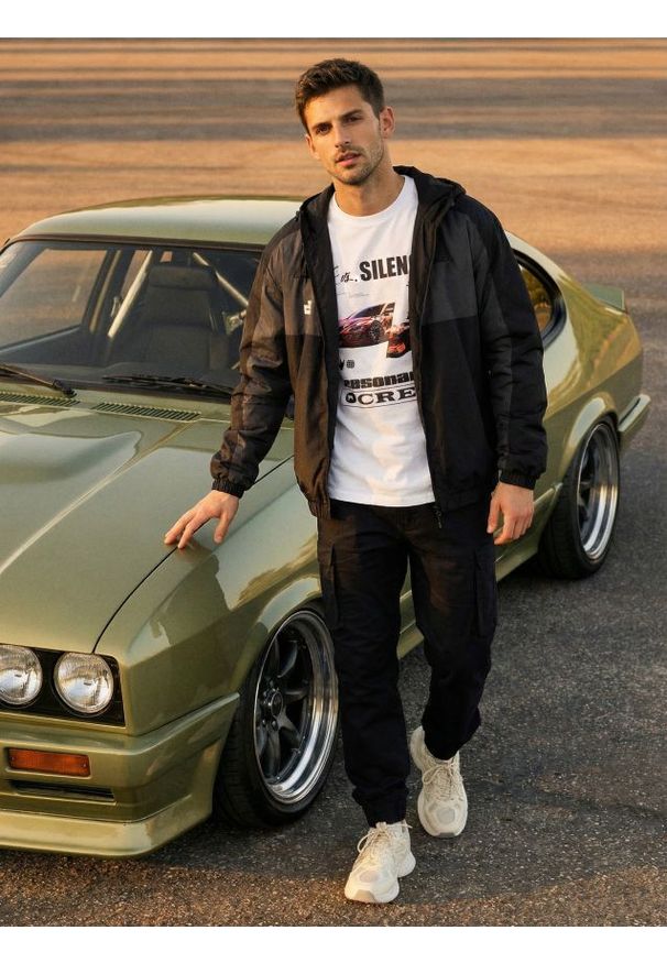 Sinsay - Spodnie cargo jogger - czarny. Kolor: czarny