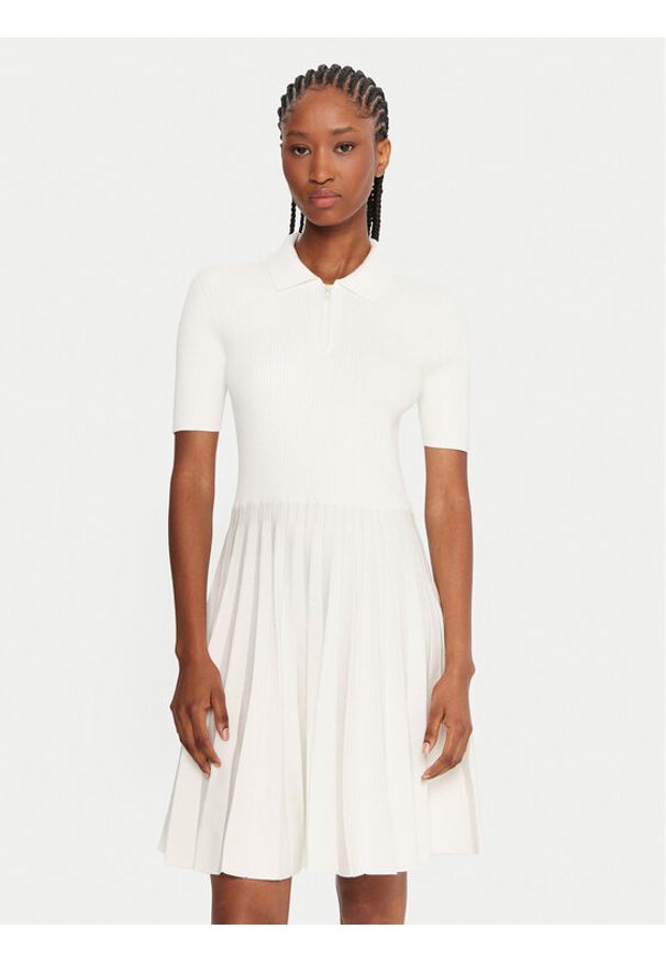 Lacoste Sukienka codzienna EF5803 Écru Regular Fit. Okazja: na co dzień. Materiał: syntetyk, wiskoza. Typ sukienki: proste. Styl: casual