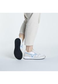 Buty damskie Mizuno ML87. Kolor: biały. Styl: sportowy. Sport: turystyka piesza