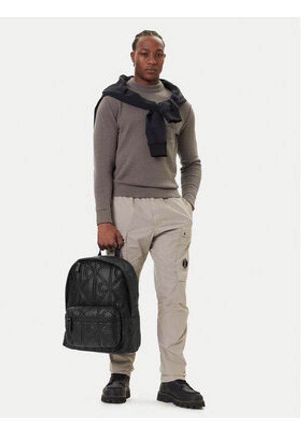 Calvin Klein Plecak Puffer Round Backpack LV04D3141G Czarny. Kolor: czarny. Materiał: materiał