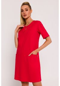 MOE - Czerwona Mini Trapezowa Sukienka z Kieszonkami. Kolor: czerwony. Materiał: bawełna, elastan. Typ sukienki: trapezowe. Długość: mini #1