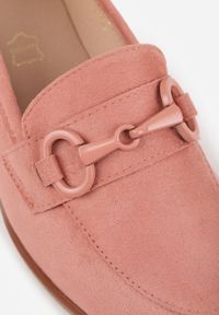 Renee - Różowe Mokasyny Vices z Wkładką ze Skóry Naturalnej Zdobione Łańcuszkiem Delariona. Kolor: różowy. Materiał: skóra. Wzór: aplikacja. Obcas: na płaskiej podeszwie. Styl: elegancki #9